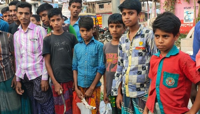 খেলার মাঠ নয়, শ্রমের মাঠে শিশুরা; সুবর্ণচরের হাটে বিক্রি হচ্ছে শৈশব